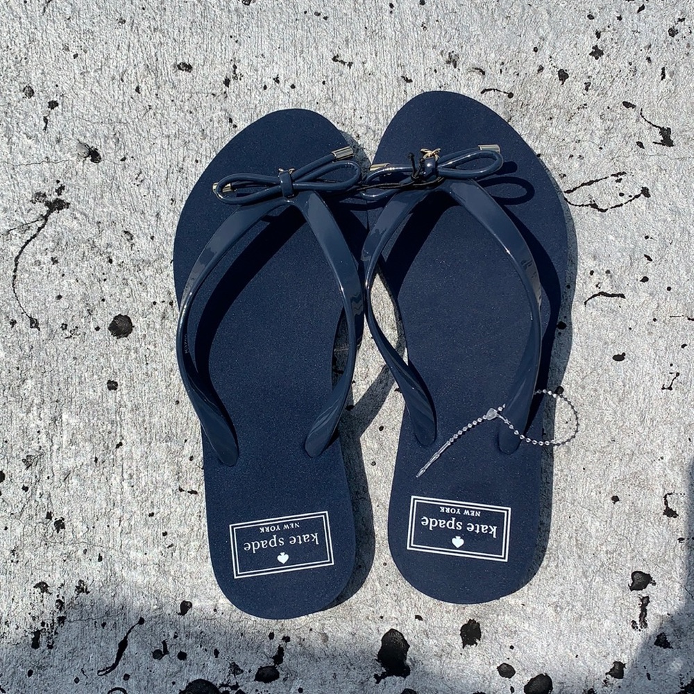Kate spade navy blue flip flop with charm new
